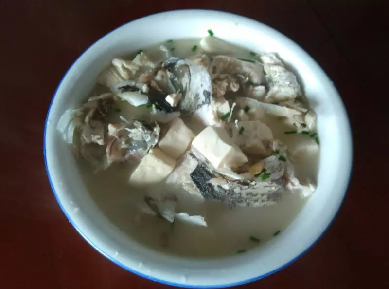 [家常菜]鱼头豆腐汤