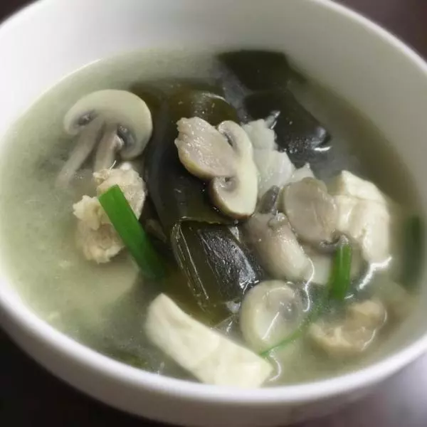 海帶豆腐蘑菇湯