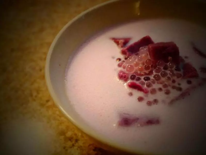 椰香紫薯牛奶西米露