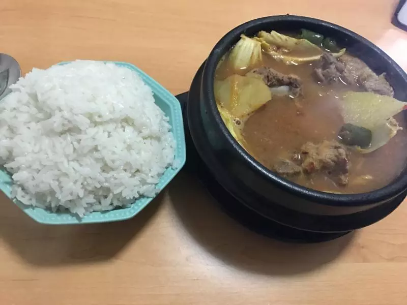 韩式排骨大酱汤