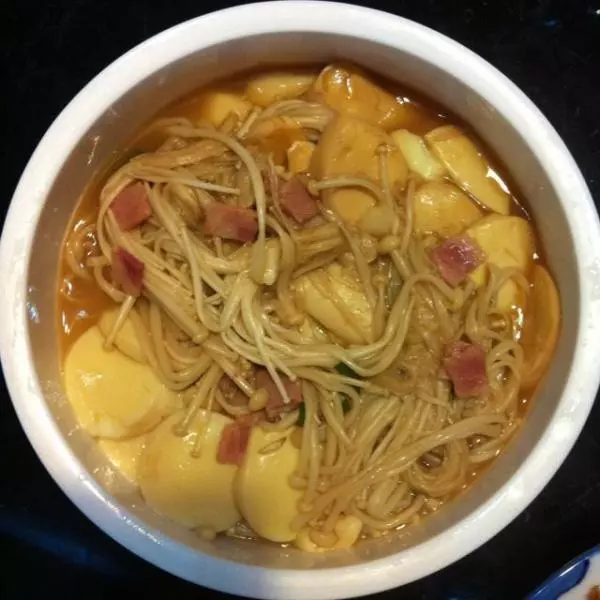 金针菇日本豆腐培根汤