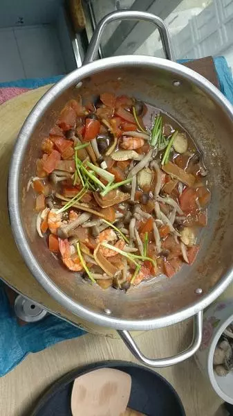 生酮       白玉菇虾仁番茄汤