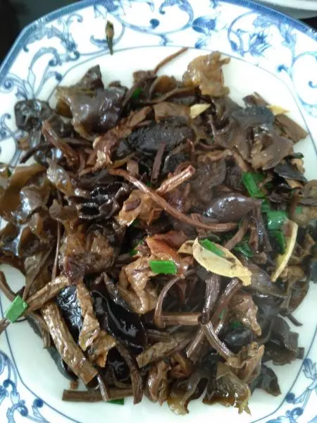 茶树菇炒木耳