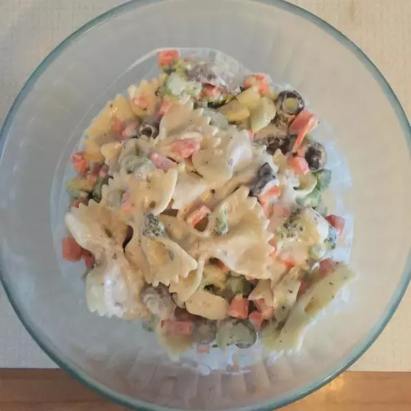 bow tie pasta salad 來自Jamie Deen