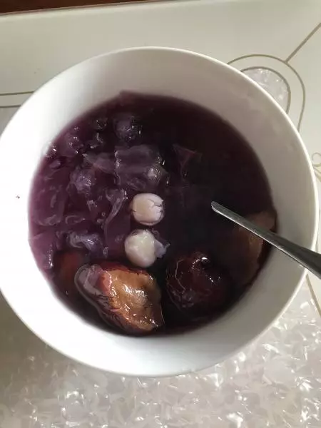 紫薯红枣银耳莲子汤