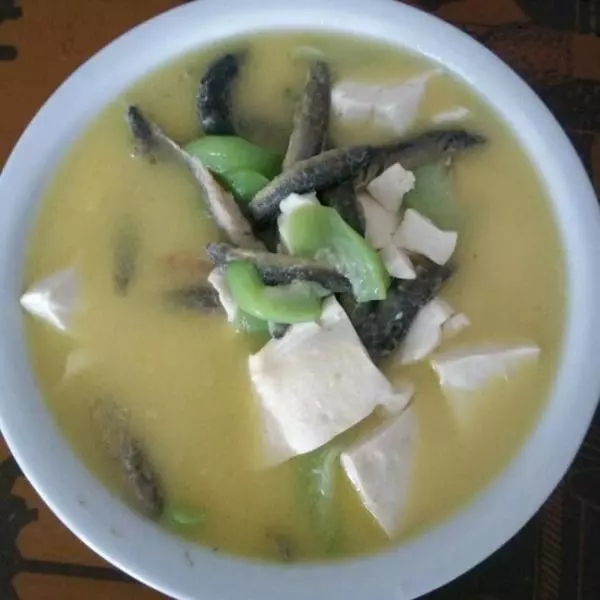 泥鳅丝瓜炖豆腐