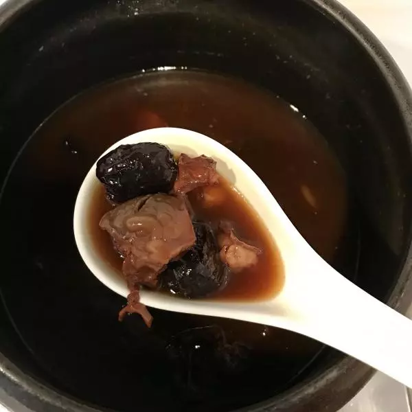 黑枣炖猪心甜汤