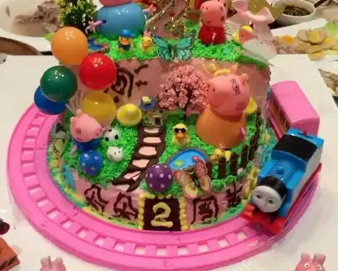 小猪佩奇场景生日蛋糕