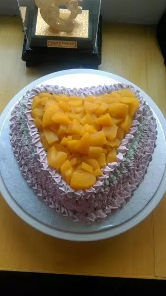彩虹黄桃奶油蛋糕
