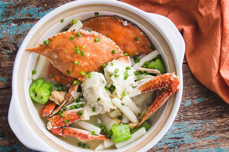 丝瓜梭子蟹煲：梭子蟹的鲜美打开方式