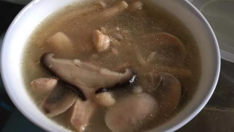 蘑菇鸡腿汤