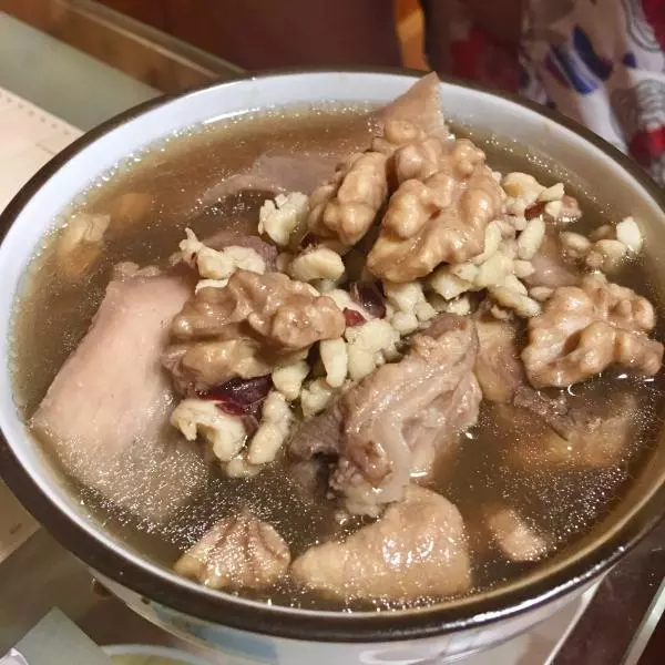 核桃芡实淮山猪骨汤