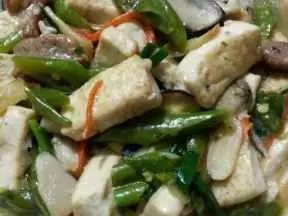 双菇梅肉烩豆腐