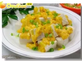 葱香蛋黄豆腐的做法