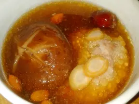 蒸泡参香菇肉团汤