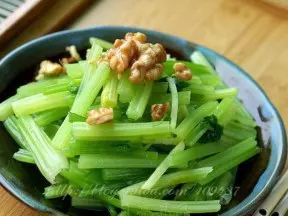 核桃炝芹菜