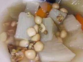 饭煲花生萝卜汤